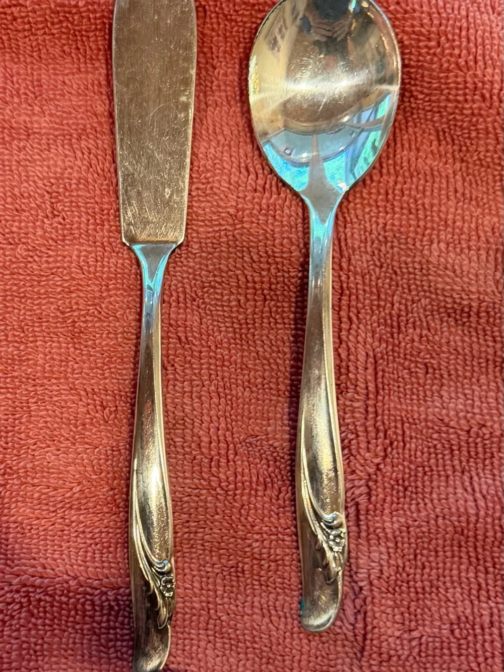 47 piece Vintage WM Rogers & Son IS Exquisite (Silverplate, 1940) Flatware set